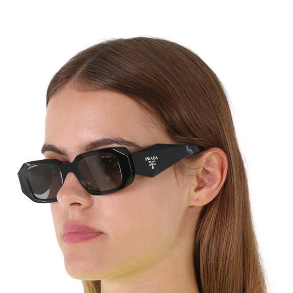 Prada Black Rectangle Sunglasses Grey Lens New - Picture 3 of 12